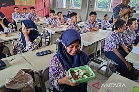 Federasi Guru Tolak Makan Siang Gratis Pakai Dana Bos